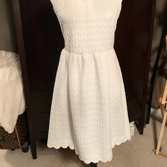 🌸Dalia White Scalloped Dress with Pockets 🌸 - Picture 8 of 16